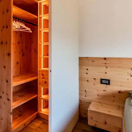Woodhouse By Interhome
